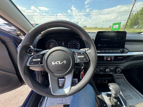 Used 2022 Kia Forte LXS w/ LXS Technology Package FWD image 25