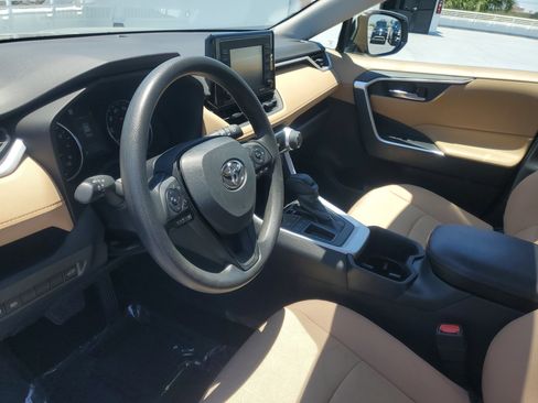 Used 2022 Toyota RAV4 XLE w/ Convenience Package FWD image 16