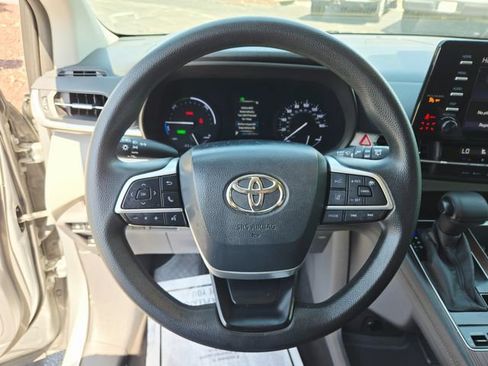 Used 2021 Toyota Sienna LE FWD image 12
