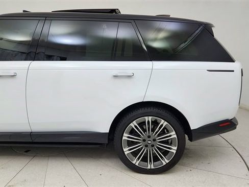 Used 2023 Land Rover Range Rover Long Wheelbase Autobiography image 10