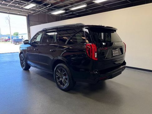 Used 2025 Ford Expedition Platinum w/ Stealth Performance Package AWD/4WD image 2