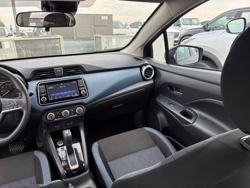Used 2025 Nissan Versa SV FWD image 32