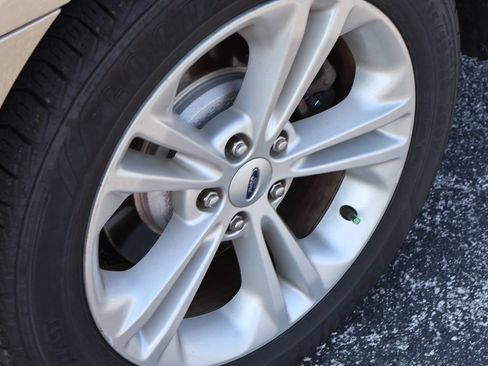 Used 2017 Ford Taurus SEL FWD image 25