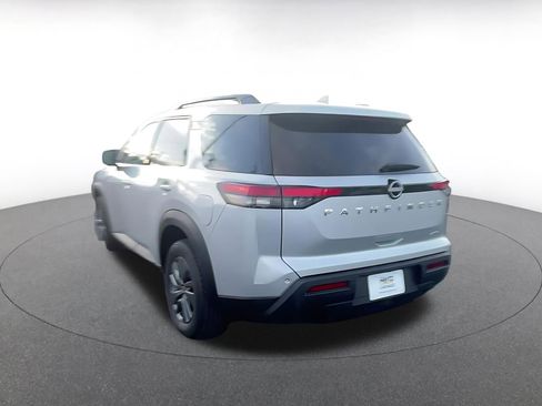 Used 2025 Nissan Pathfinder SV image 11