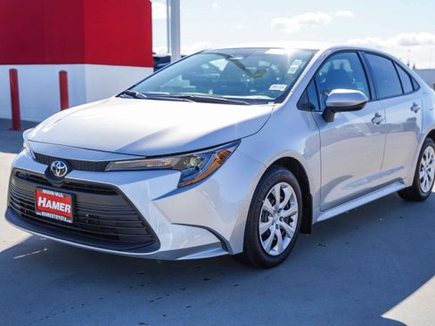 Certified 2025 Toyota Corolla LE image 3