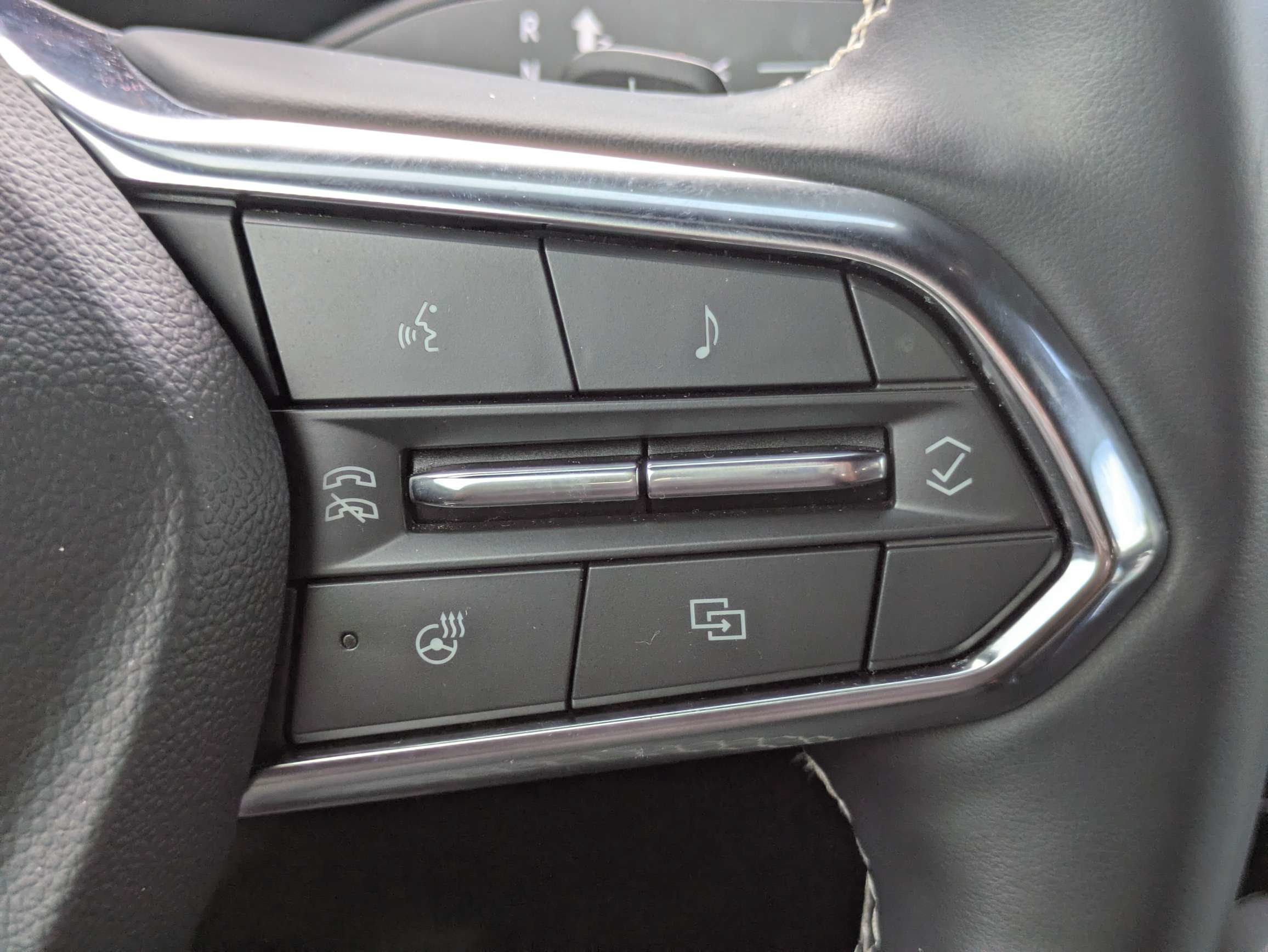 Used 2025 Chevrolet Traverse LT FWD image 19