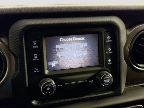 Used 2018 Jeep Wrangler Sport image 34