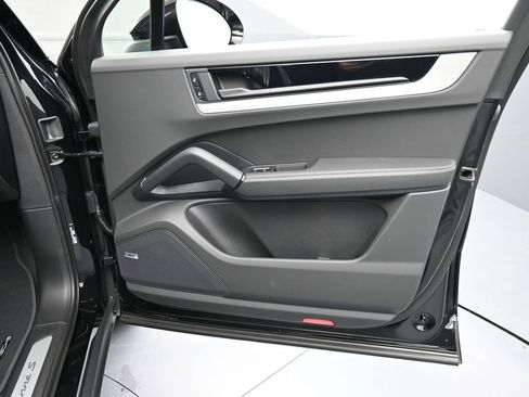 New 2026 Porsche Cayenne S image 29