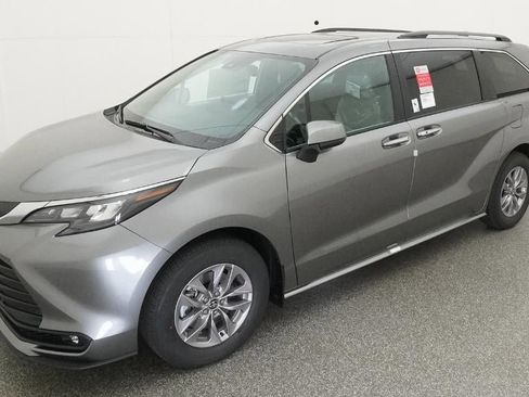 New 2026 Toyota Sienna XLE FWD image 1