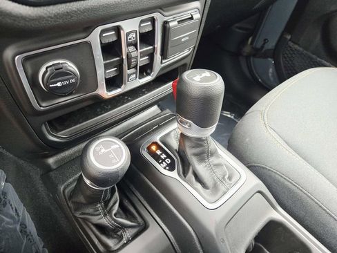 Used 2025 Jeep Wrangler Unlimited Sport AWD/4WD image 35
