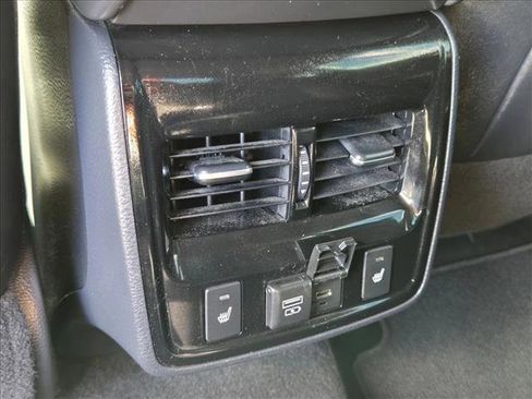 Used 2021 Toyota Avalon Limited image 19