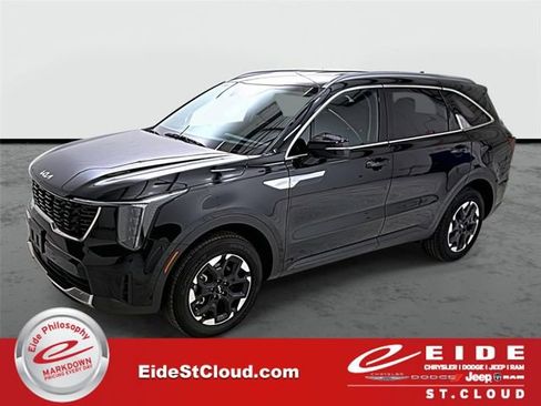Used 2024 Kia Sorento S image 1