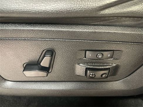 Used 2014 RAM 1500 Laramie w/ Convenience Group image 12