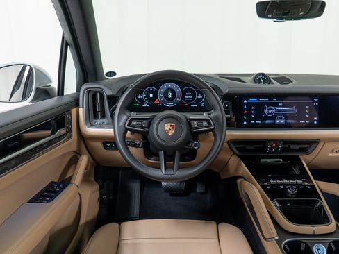 Certified 2024 Porsche Cayenne image 21