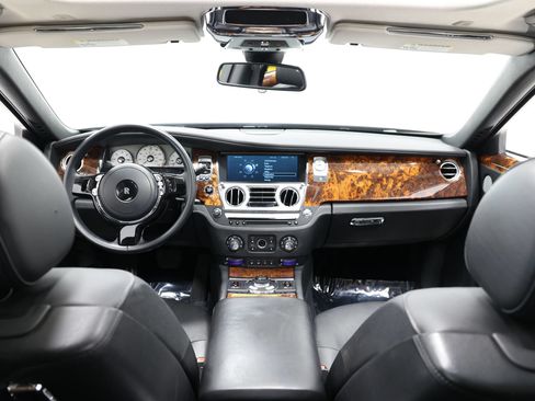 Used 2013 Rolls-Royce Ghost RWD image 25