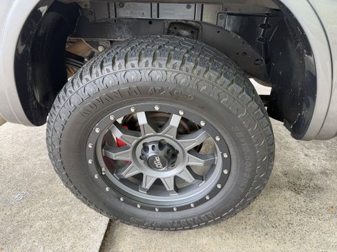 Used 2019 Nissan Titan SV w/ SV Convenience Package AWD/4WD image 16