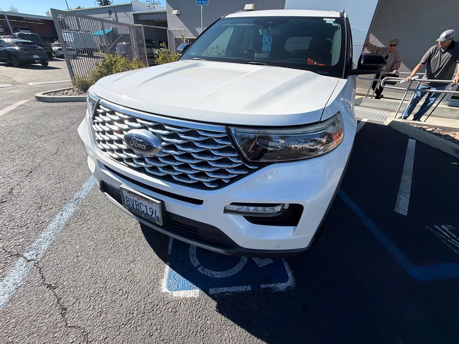 Used 2020 Ford Explorer Platinum w/ Premium Technology Package AWD/4WD image 4