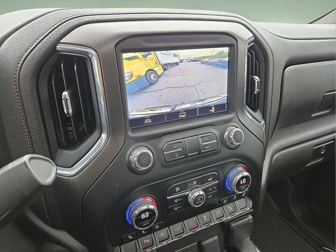 Used 2021 GMC Sierra 1500 AT4 w/ AT4 Value Package AWD/4WD image 17