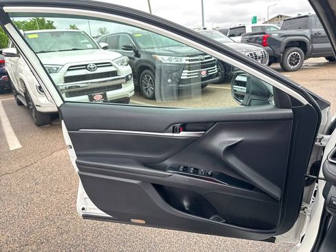 Used 2019 Toyota Camry SE FWD image 32