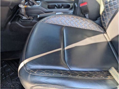 Used 2022 Jeep Gladiator Overland image 24