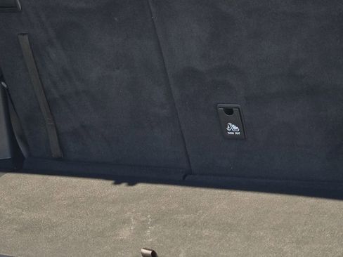 Used 2023 Toyota Highlander XLE image 9