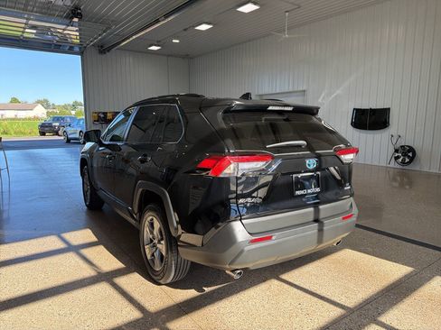 Used 2022 Toyota RAV4 LE AWD/4WD image 3