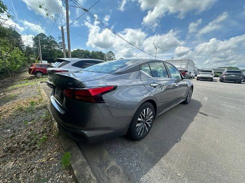 Used 2024 Nissan Altima 2.5 SV FWD image 5
