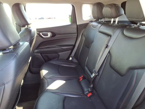Used 2022 Jeep Compass Trailhawk w/ Trailhawk Convenience Group AWD/4WD image 9