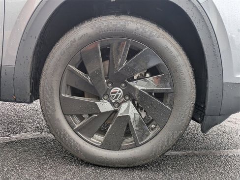 Used 2025 Volkswagen Atlas SE w/ Panoramic Sunroof Package image 12