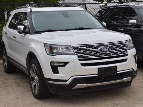 Used 2019 Ford Explorer Platinum AWD/4WD image 4
