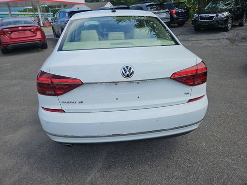 Used 2017 Volkswagen Passat 1.8T SE FWD image 4