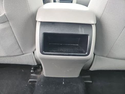 Used 2014 Toyota Camry L image 23