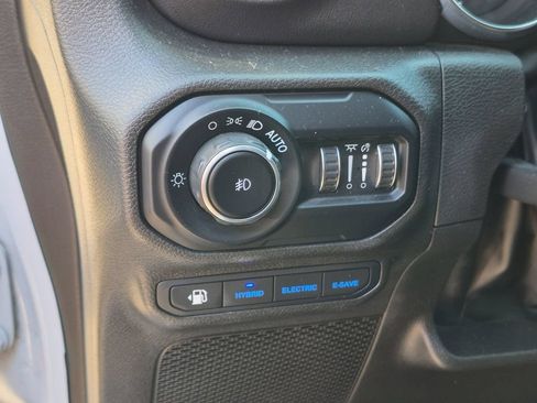 Used 2022 Jeep Wrangler Unlimited Sahara w/ Cold Weather Group AWD/4WD image 13