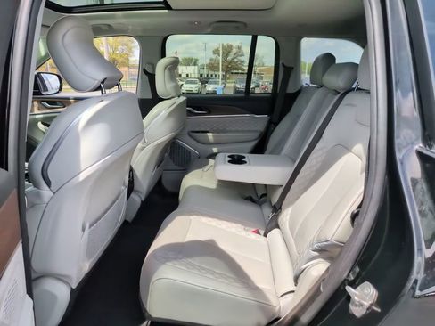Used 2022 Jeep Grand Cherokee Summit AWD/4WD image 13