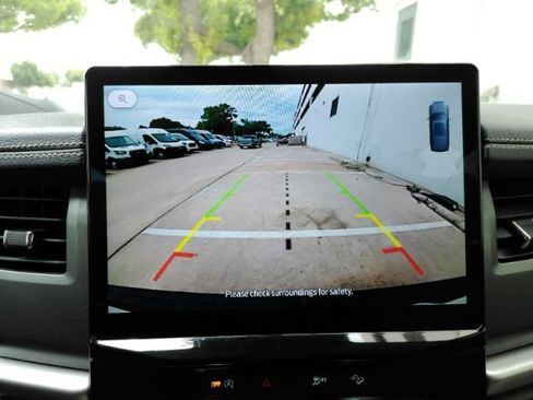 Used 2024 Ford Expedition XLT AWD/4WD image 8