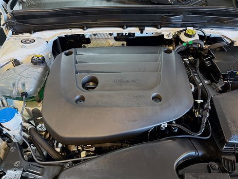 Used 2025 Volvo XC40 B5 Core image 36