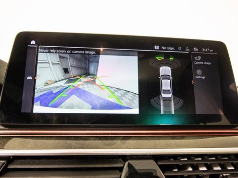 Used 2022 BMW 540i xDrive w/ M Sport Package image 25