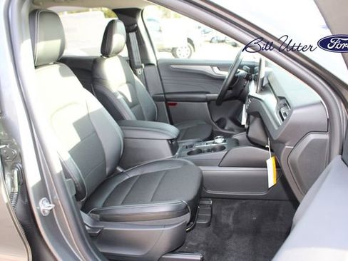 New 2025 Ford Escape SE image 8