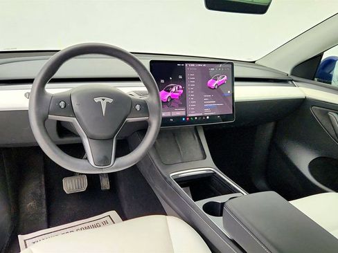 Used 2024 Tesla Model Y 2WD image 12
