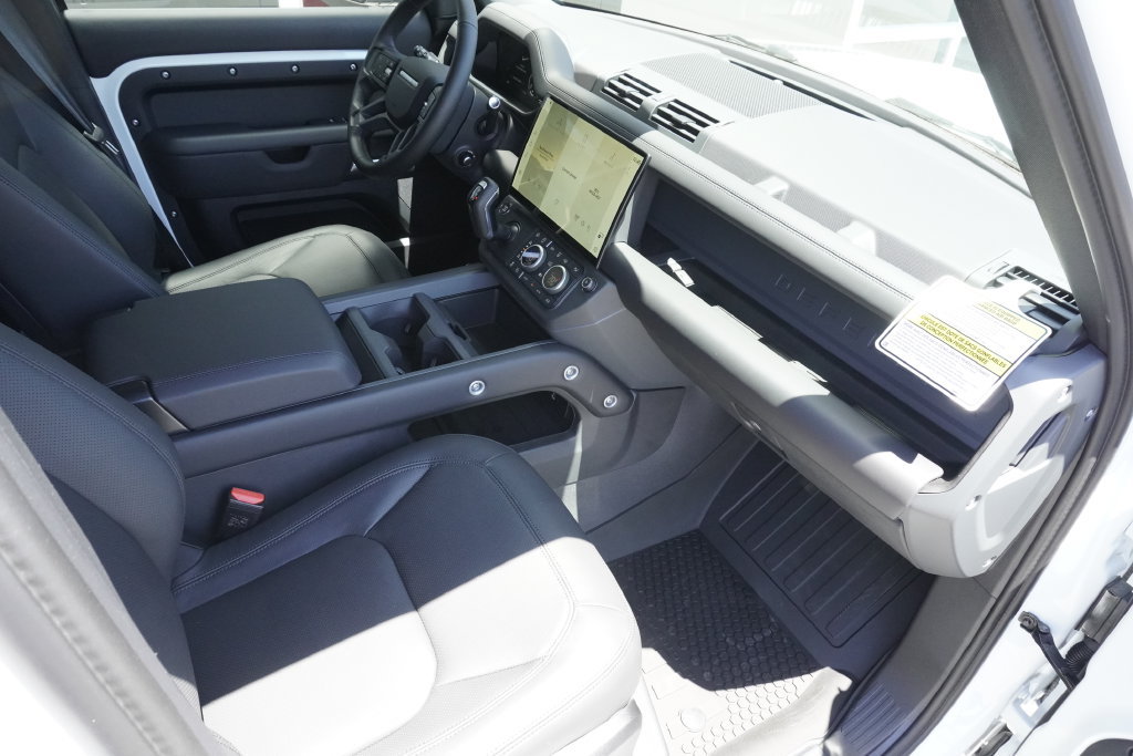 New 2026 Land Rover Defender 110 X-Dynamic SE AWD/4WD image 22