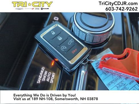 Used 2022 Jeep Grand Cherokee Limited image 34