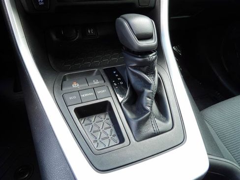 Used 2019 Toyota RAV4 LE image 15