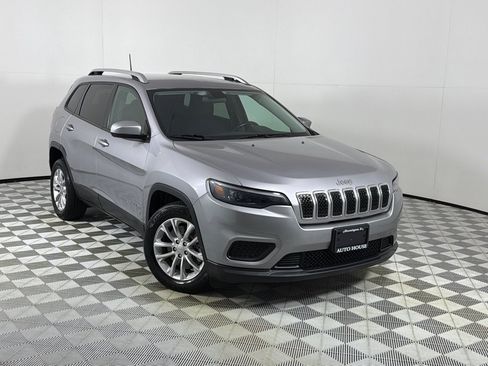 Used 2020 Jeep Cherokee Latitude w/ Cold Weather Group FWD image 2