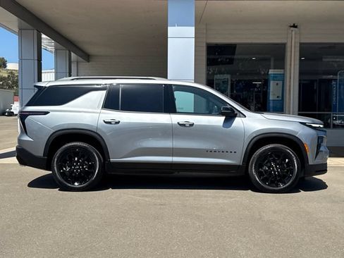 New 2026 Chevrolet Traverse LT w/ Midnight/Sport Edition FWD image 2