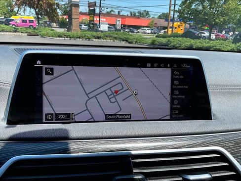 Used 2021 BMW 750i xDrive w/ M Sport Package AWD/4WD image 26