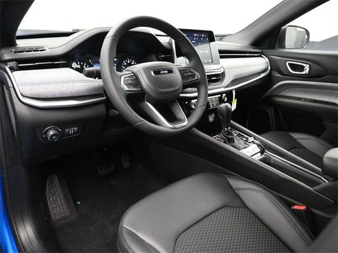 New 2025 Jeep Compass Latitude image 18