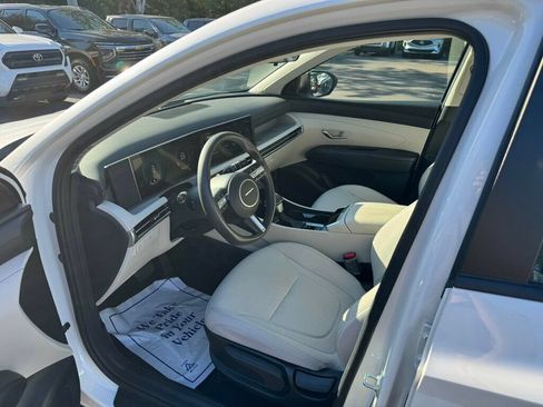 Used 2025 Hyundai Tucson SE FWD image 3