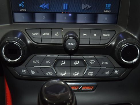 Used 2015 Chevrolet Corvette Z06 w/ 3LZ Preferred Equipment Group image 38