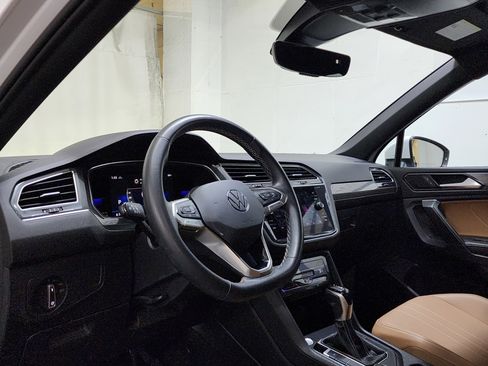 Used 2022 Volkswagen Tiguan SE image 11
