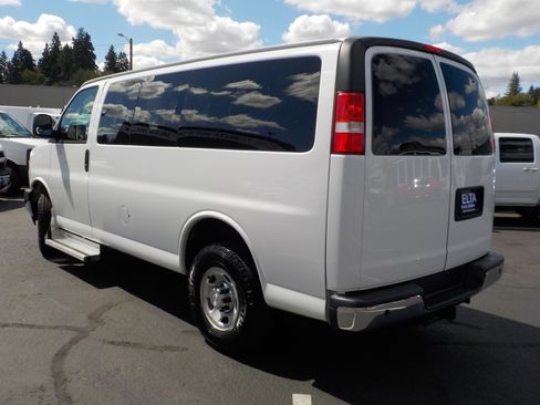 Used 2017 Chevrolet Express 3500 LT w/ LT Preferred Equipment Group RWD image 9